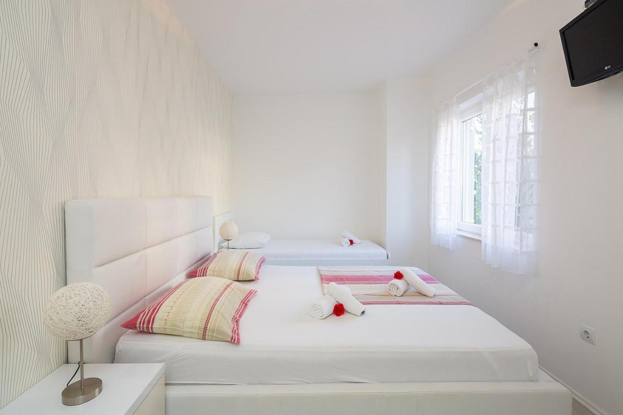Apartmani Kastelancic Podstrana Esterno foto