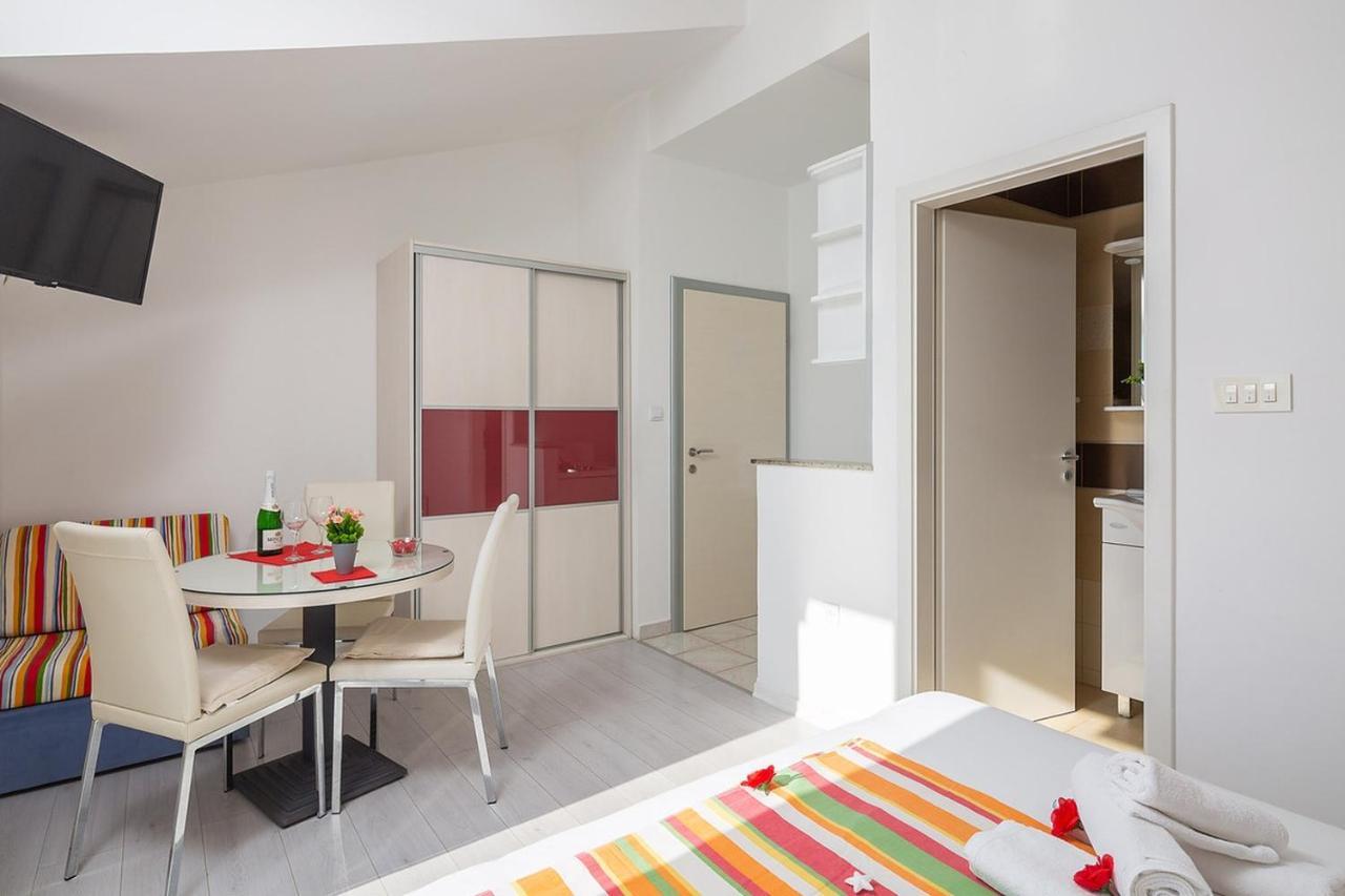 Apartmani Kastelancic Podstrana Esterno foto