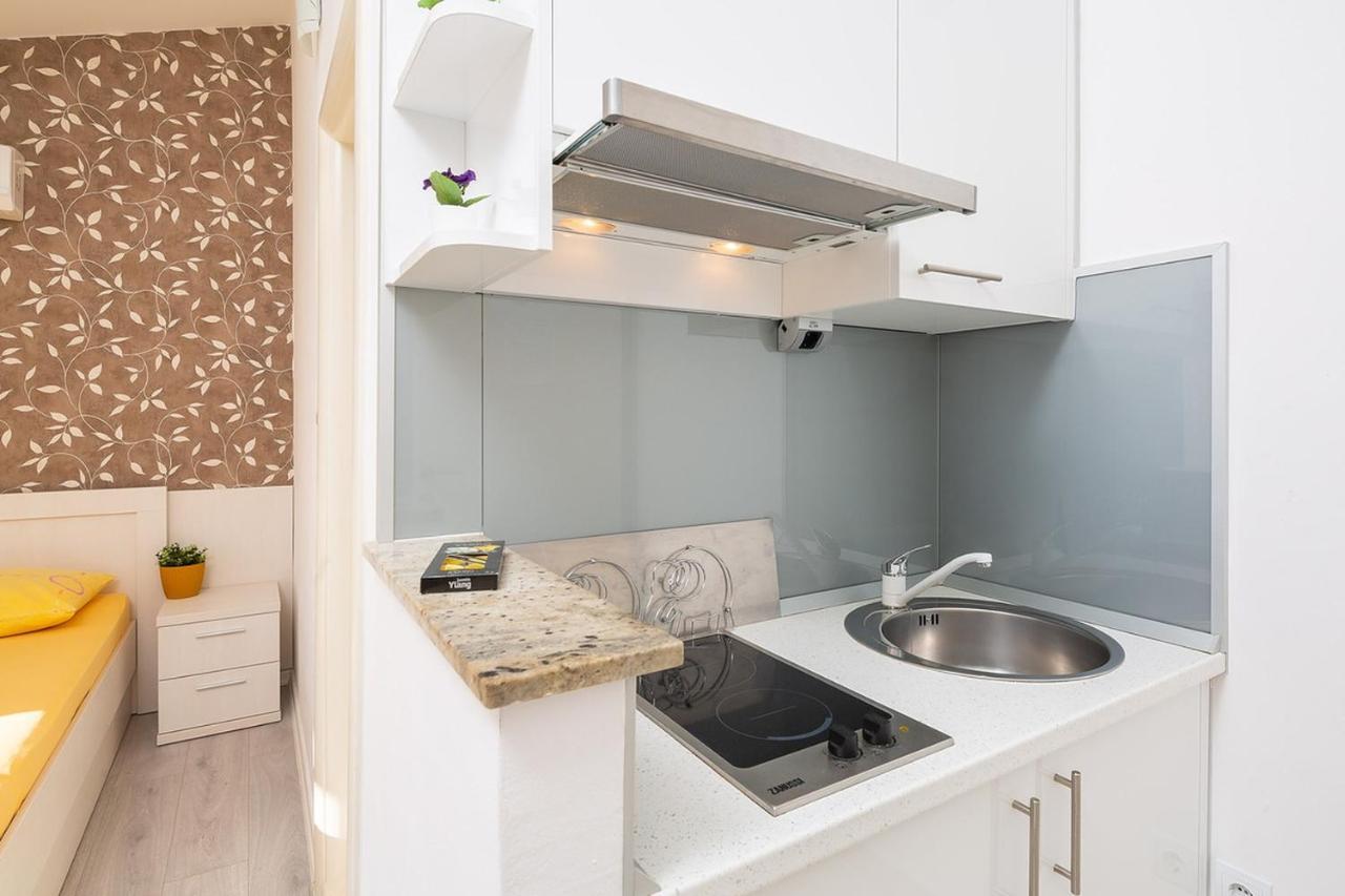Apartmani Kastelancic Podstrana Esterno foto