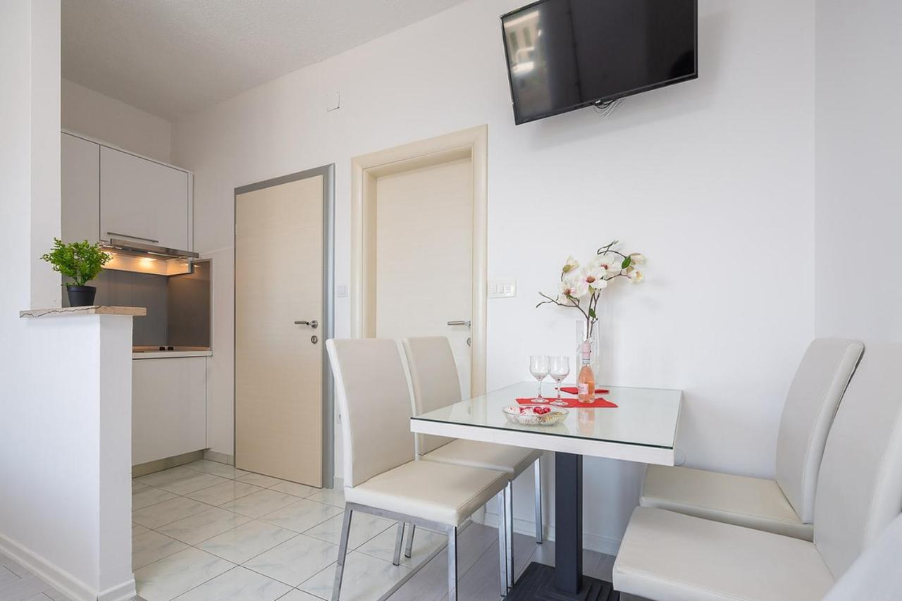 Apartmani Kastelancic Podstrana Esterno foto