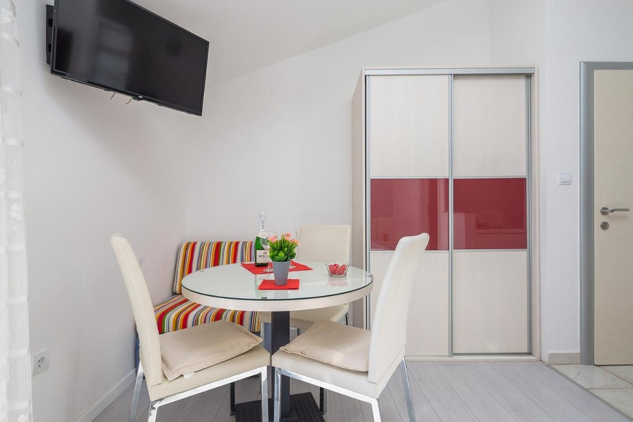 Apartmani Kastelancic Podstrana Esterno foto